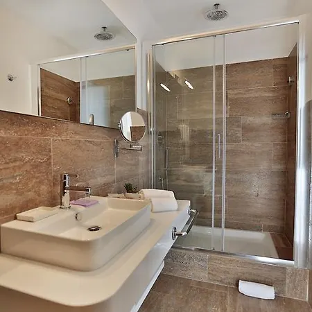 Suite Deal Guest house 4*