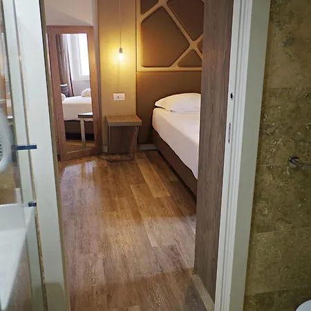 Guest house Suite Deal 4*