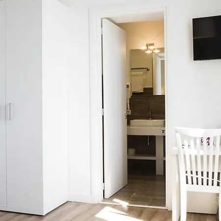 Guest house Suite Deal 4*